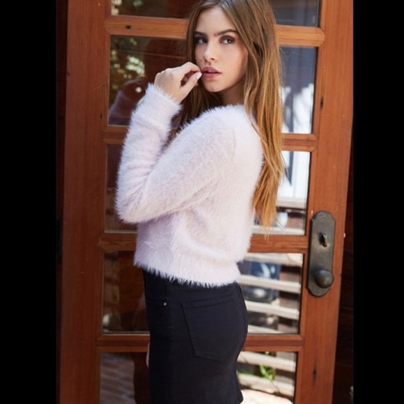 KENDALL & KYLIE PINK FUZZY CROP SWEATER SIZE SMALL - Picture 2 of 8